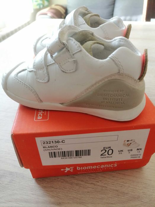 Бебешки обувки BIOMECANICS, бели, № 20.