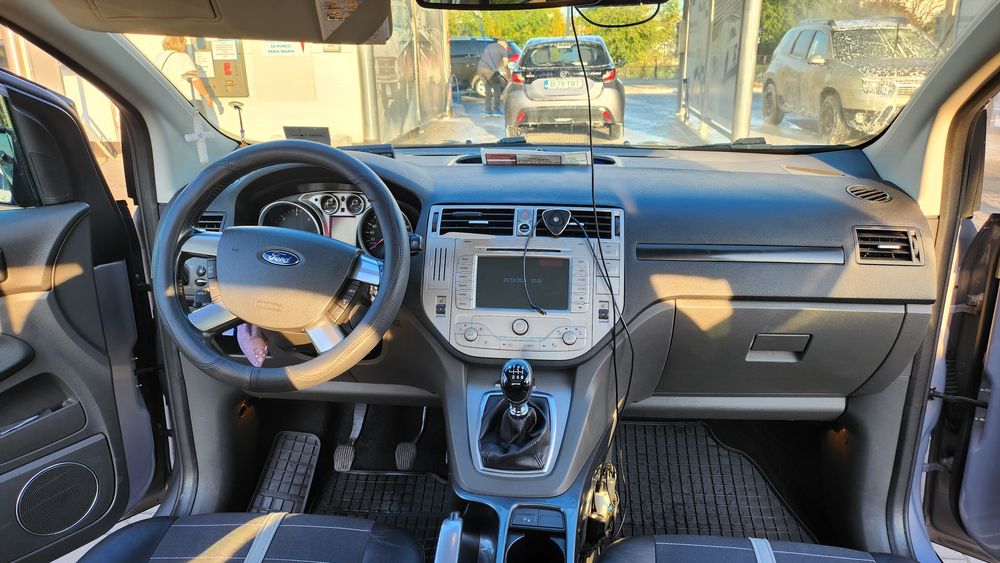 FORD Kuga 2011 — imagine 2