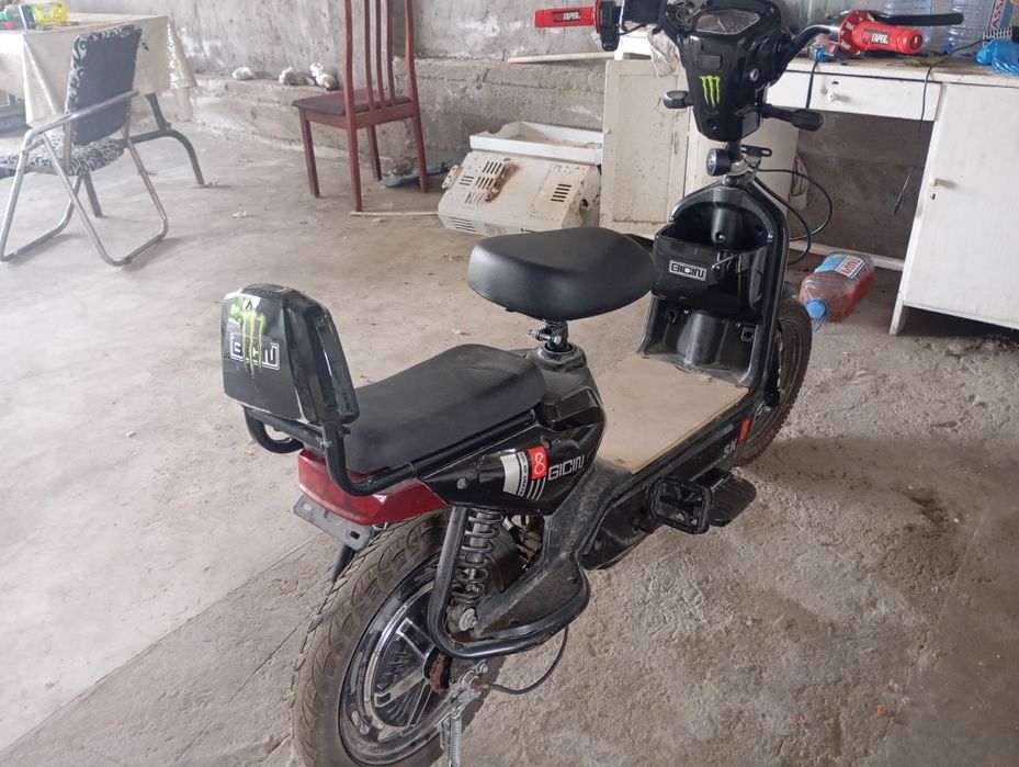 Продам электо скутер ск8