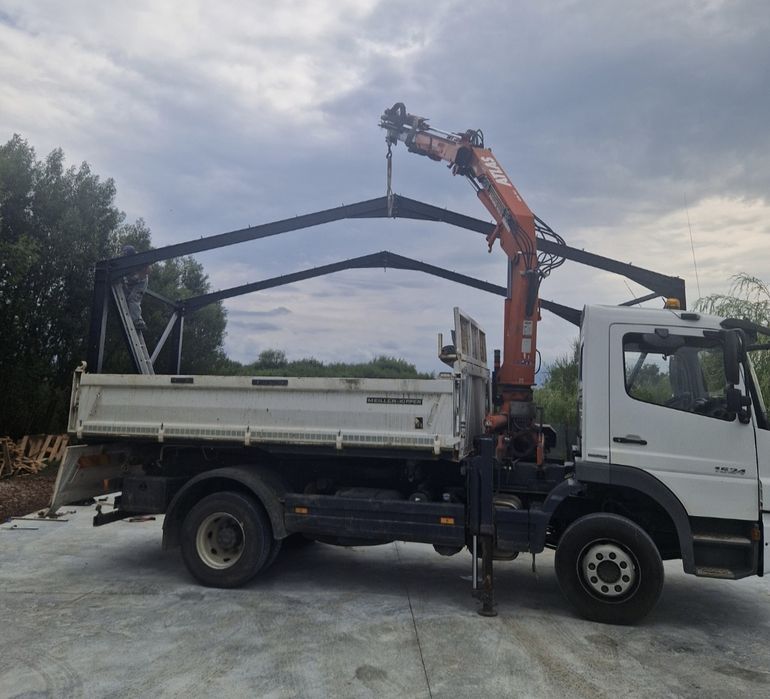 Transport cu macara basculabil