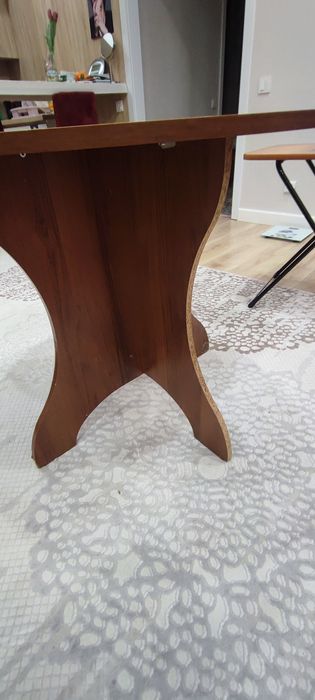 Круглый стол диаметром 90