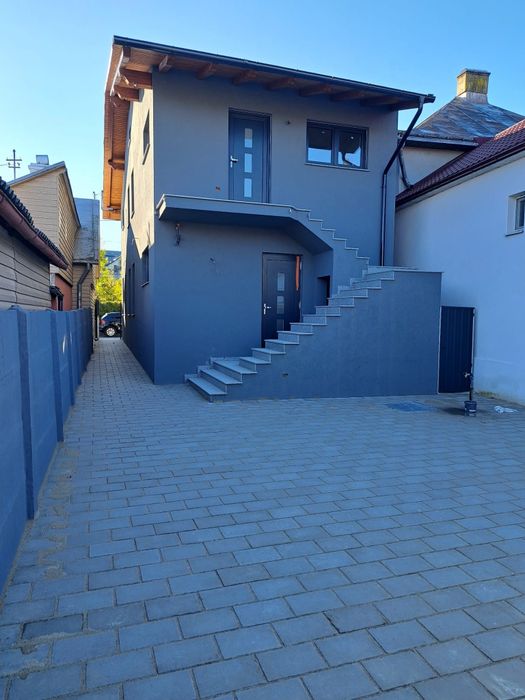 Vand sau inchiriez spatiu comercial si apartament