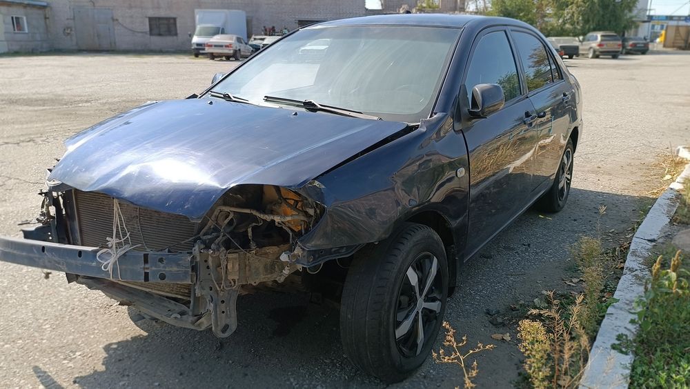 Toyota Corolla 2004, 1.6, после ДТП