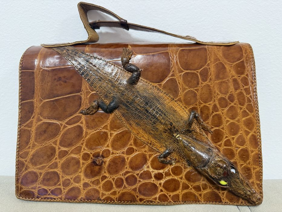 Винтидж чанта от естествена крокодилска кожа с апликация цял крокодил
