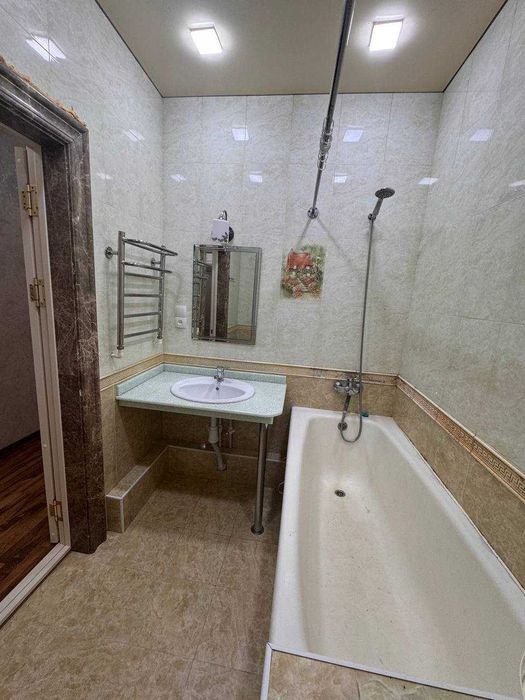 Мирабадский район, массив Куйлюк 4, 4-х комнатная с ремонтом