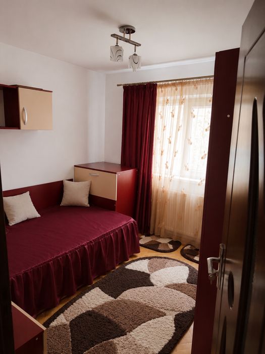 Inchiriez apartament cu 3 camere