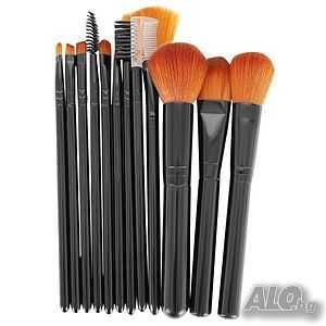 продавам комплект професионални четки за грим