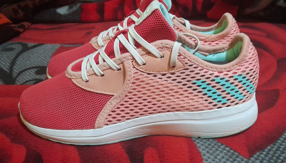 Vând urgent adidași adidas nr,38