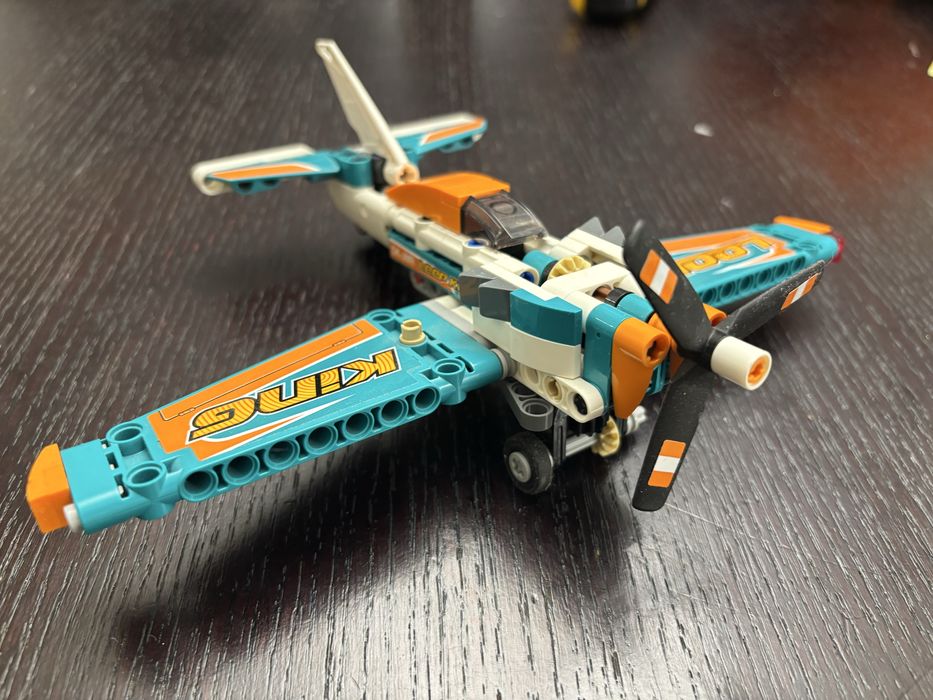 Самолет Lego TEXHNIC