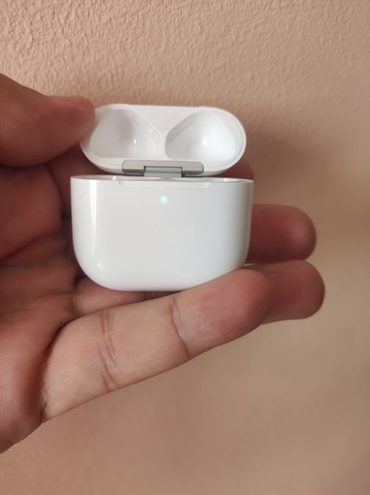 Case Airpods 4 Dock Impecabil