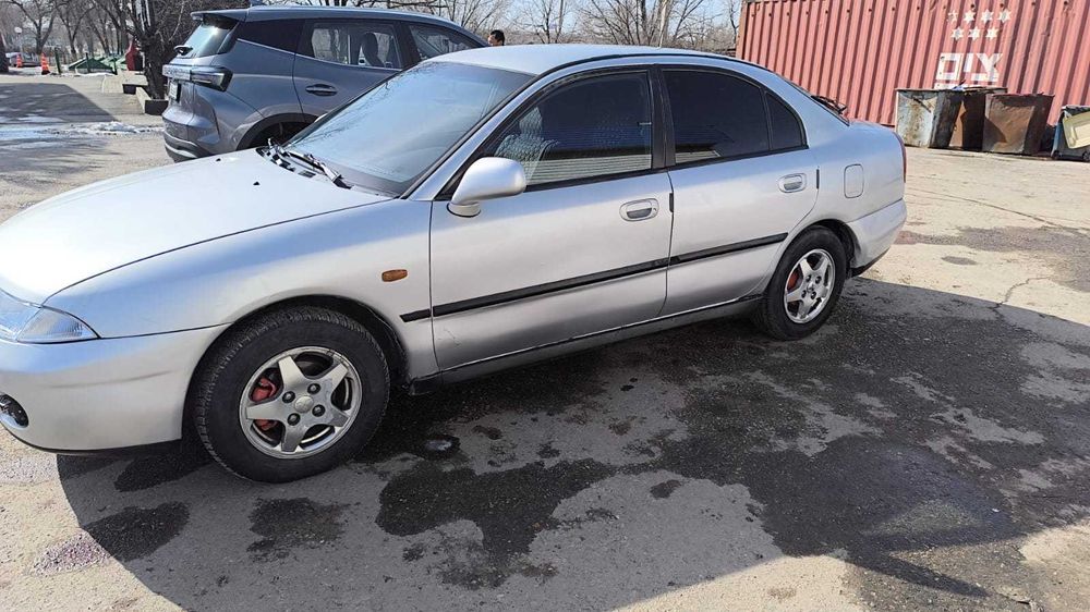 Мутсубиши карисма