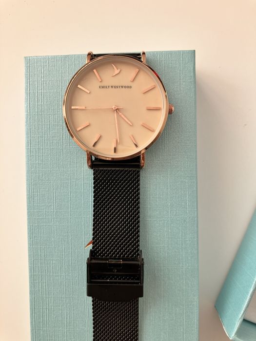 Нов часовник Emily Westwood