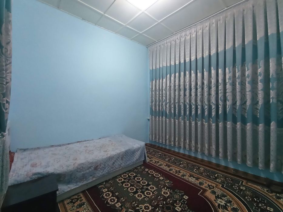 Selinada hovli uy sotiladi.