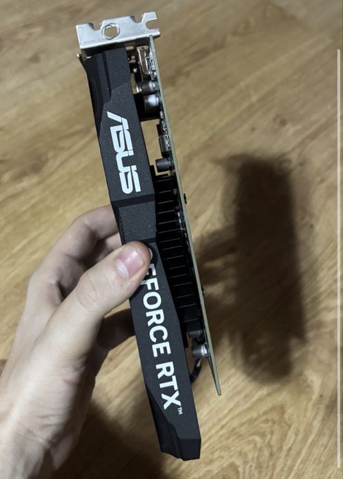 RTX 3050 6GB (2 ventilatoare) – stare impecabilă