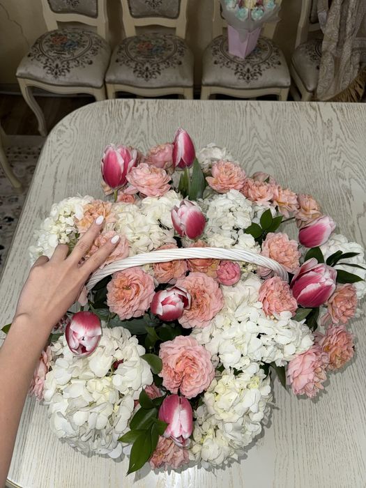 Цветы очень огромные. Пышные.