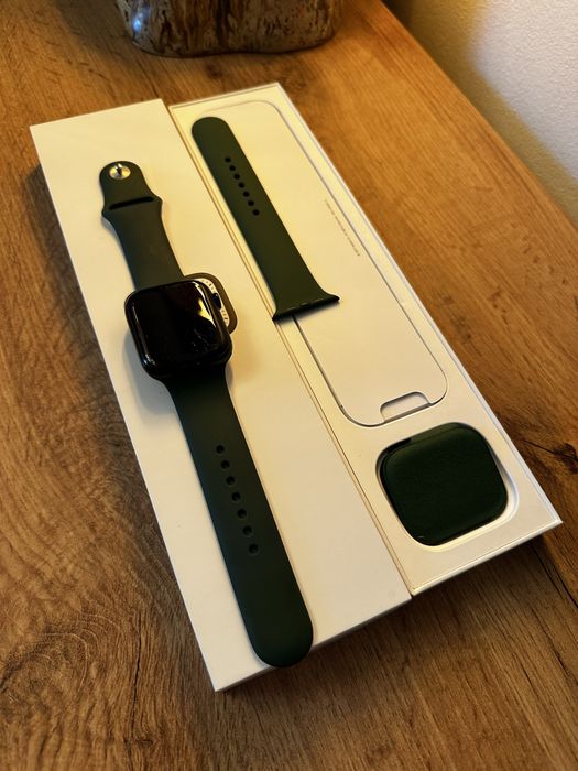 Apple watch Series 7 / 45 mm Green Sport