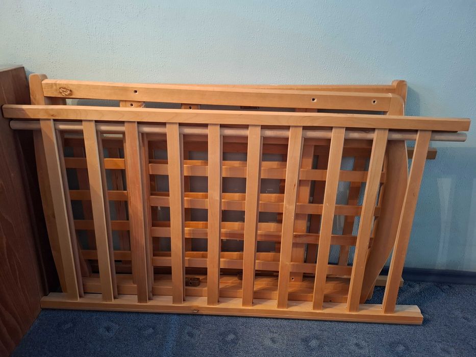 Детская кроватка с матрасом