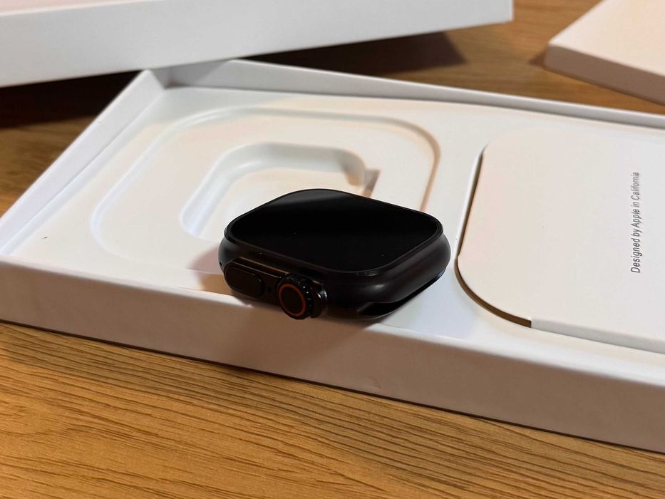 Apple Watch Ultra 2 49mm - Titanium Case / Black Ocean strap