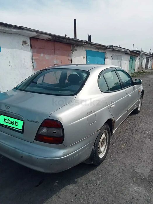 Автомобиль деу леганза.