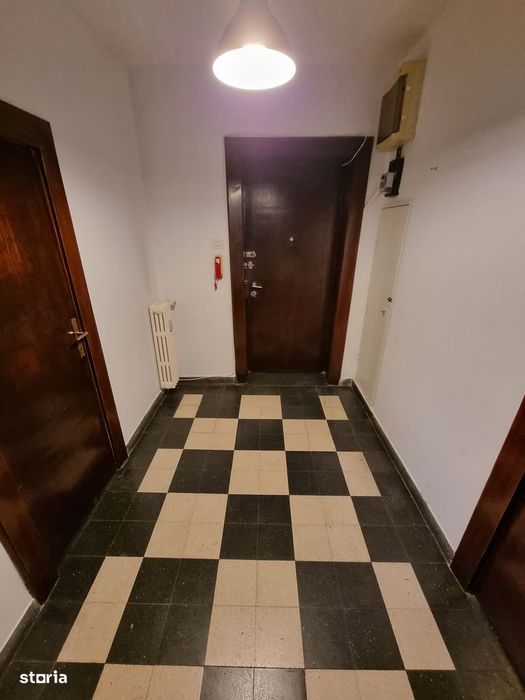 Piața Romana vav McDonald's - apartament nemobilat - 124mp
