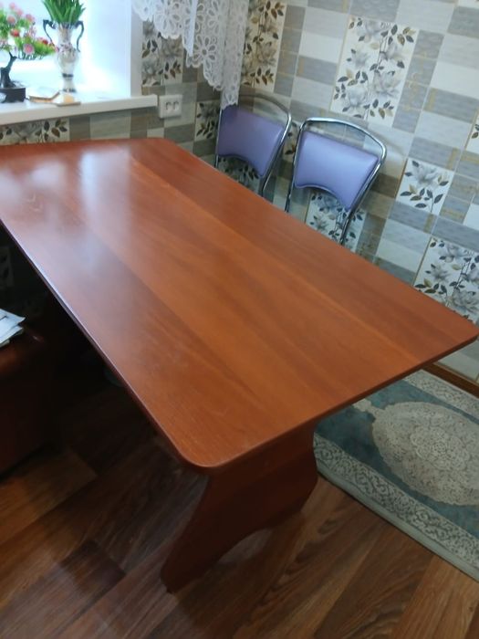 Стол обеденный большой