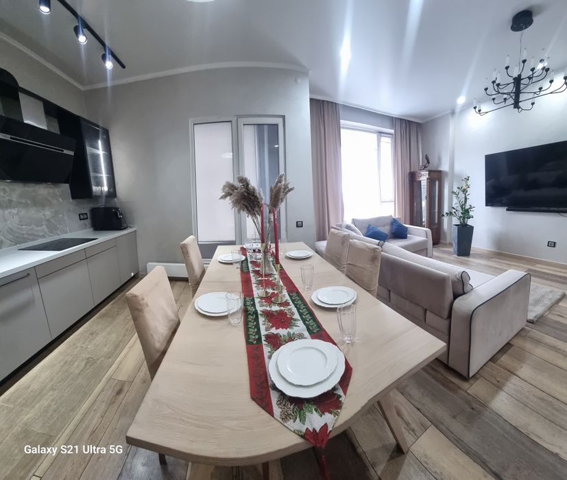 Центр Алматы 4 бөлмелі пәтер. Посуточно.