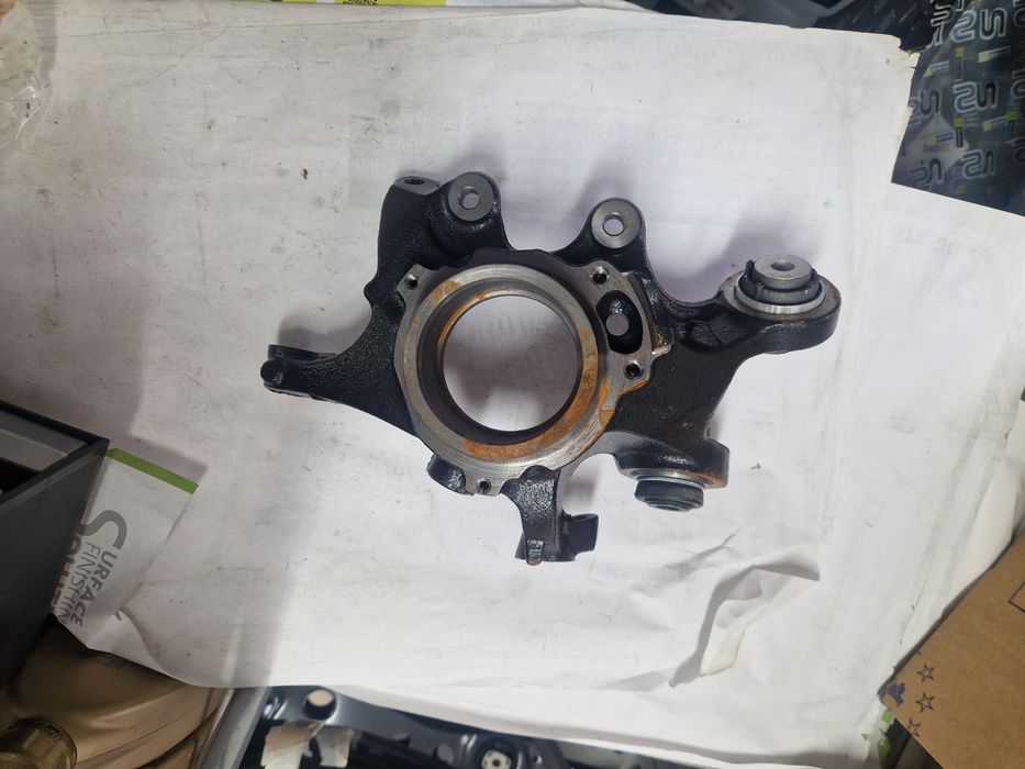 Нов оригинален заден десен  шенкел за BMW E90.E91.E92.E93