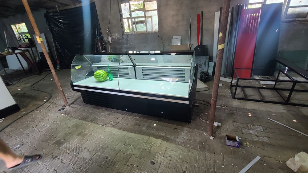 Витрина холодильник