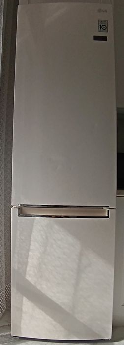 Холодильник LG белый