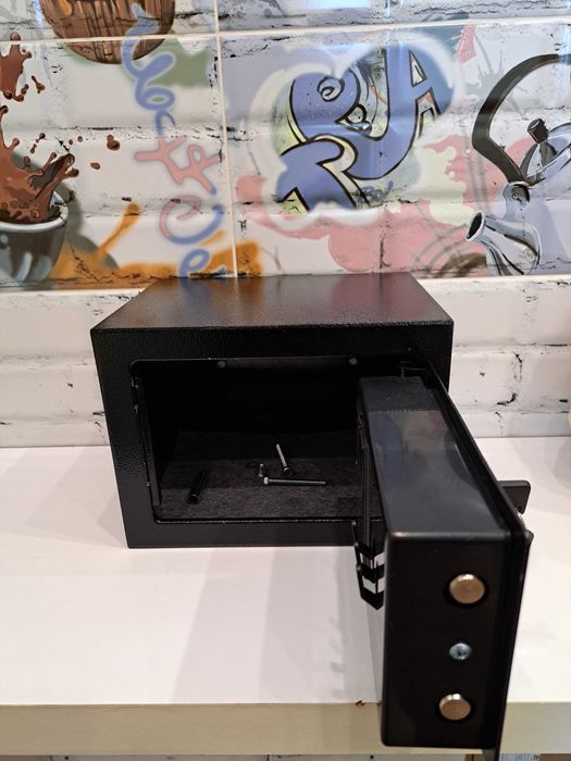 Сейф с кодовым замком