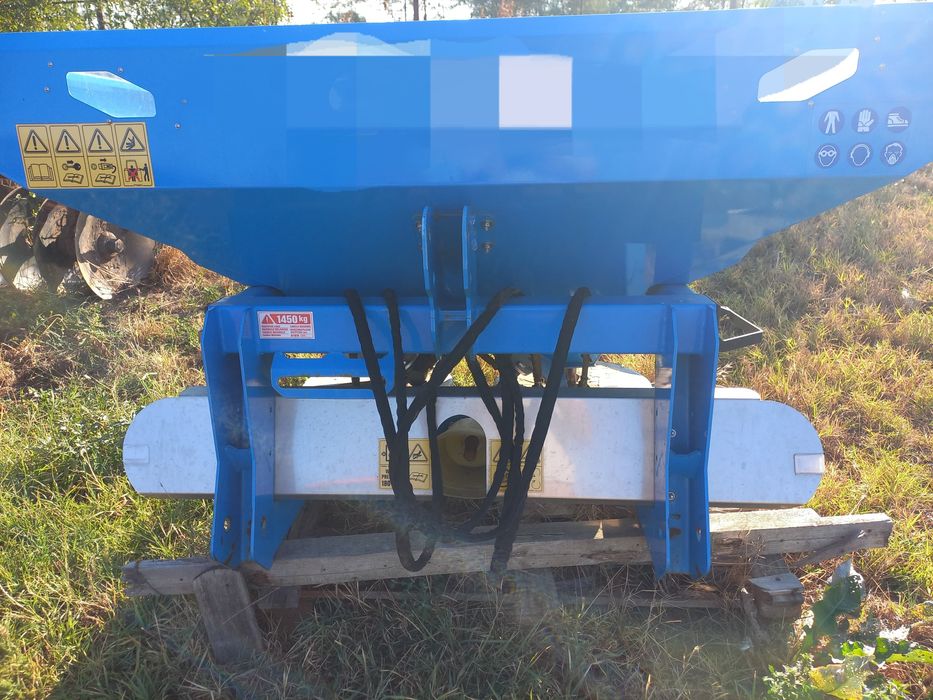 Vând mig distribuitor ingrășăminte