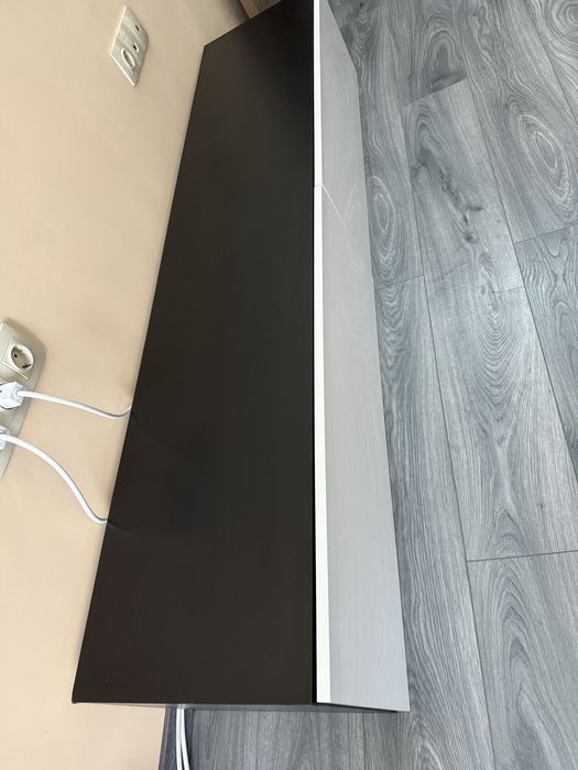 Шкаф бял Гланц черен мат