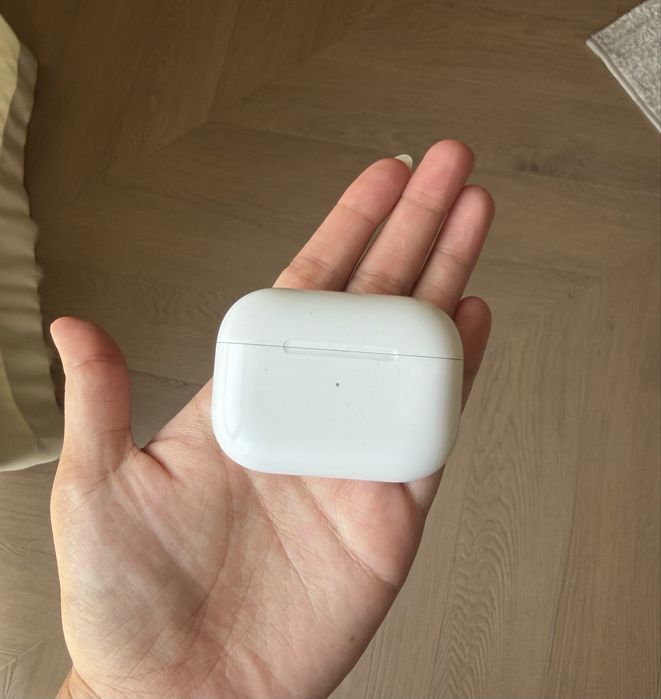 Продам кейс от наушников Airpods Pro Оригинал