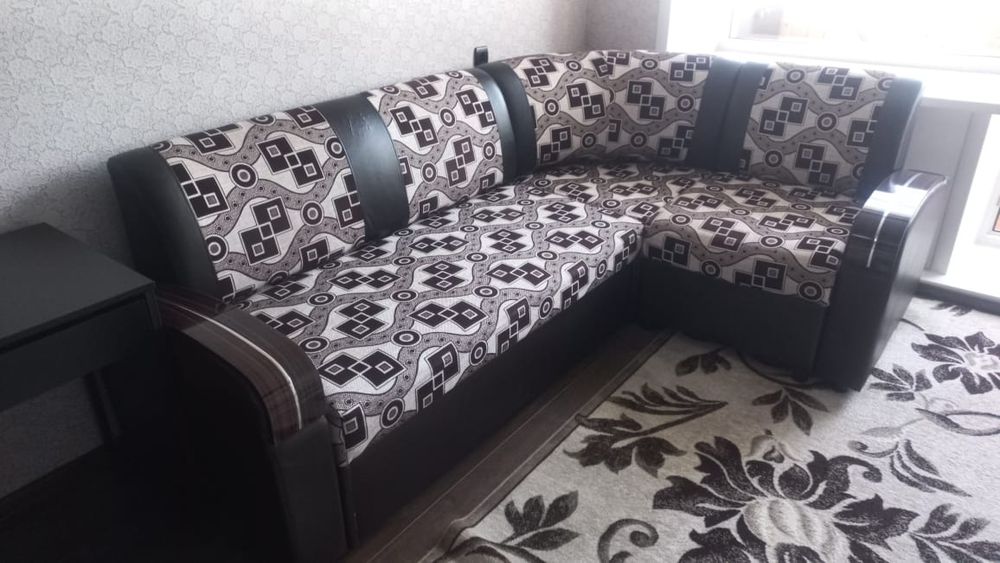 Продам диван угловой