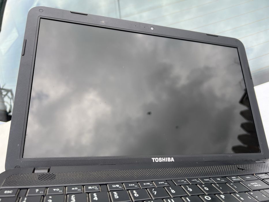 Vând două laptopuri ieftine