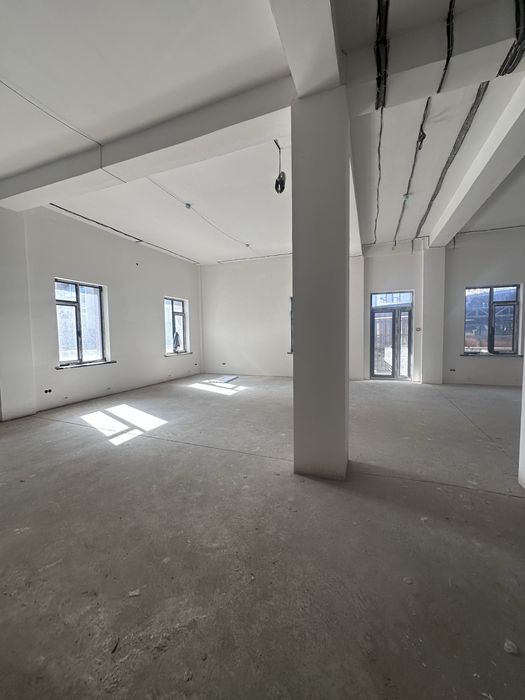 Сдам помещение 8 этажное здание1 этаж Яккасарай400м2