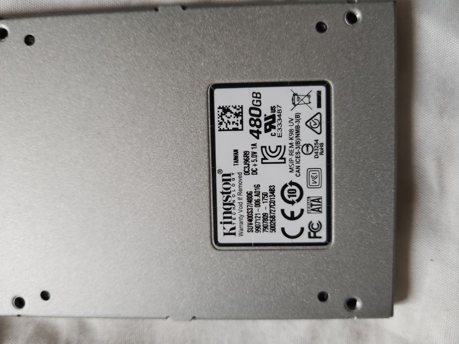 Ssd 250 sau 500 gb sau HDD  de 1 sau 2tb si hdd de 1 sau 2tb