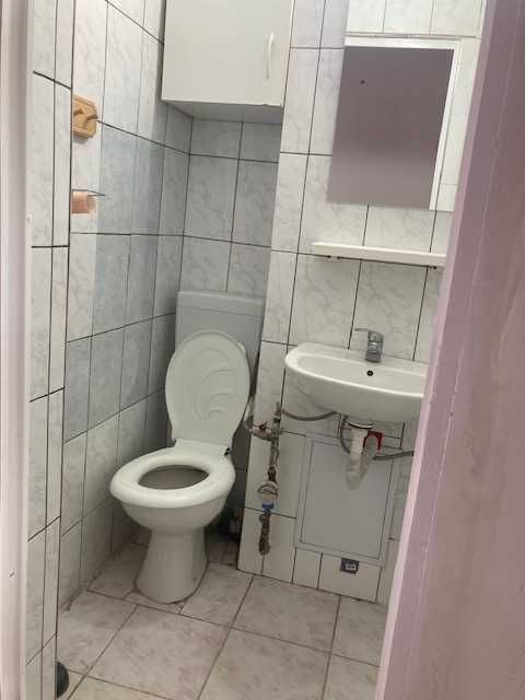 Dau în chirie garsonieră
