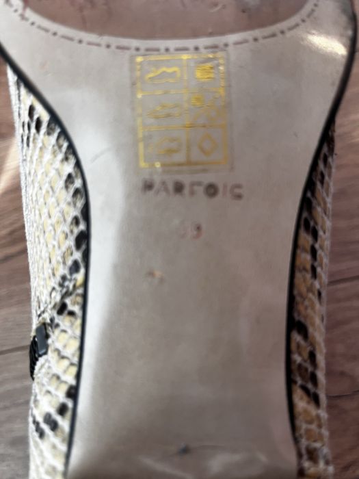 Стилни дамски боти