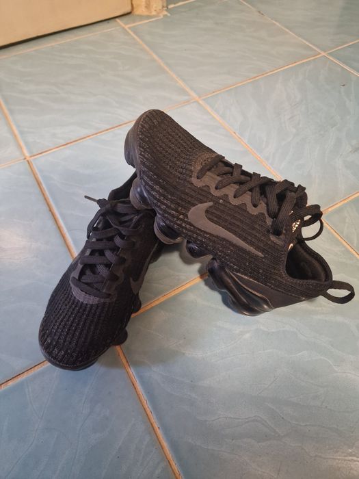 Adidasi nike mărimea 35,5