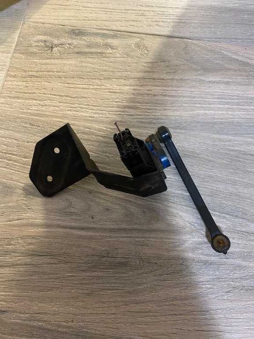 Senzor nivel faruri punte fata Audi a4 b7