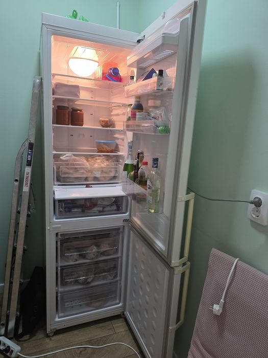 Холодильник  LG, Samsung