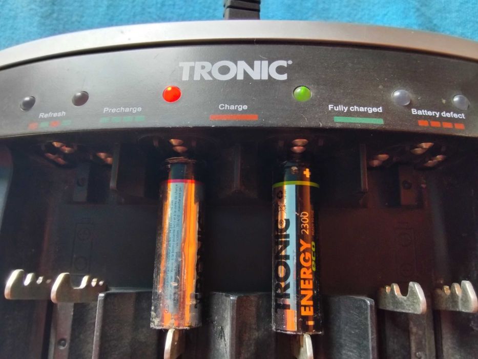 голямо оригинално немско зарядно за всички видове батерии , NI-MH