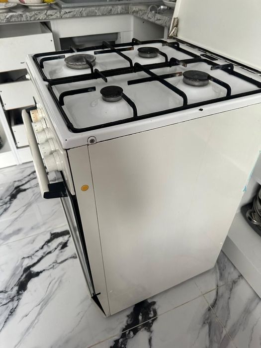 Продам газовую плиту