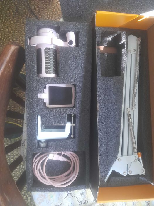 Maono DGM20 RGB USB Gaming Microphone Bundle + Boom Arm