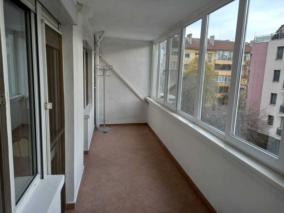 Дава се под наем Тристаен апартамент в Пловдив, Кършияка - 100 кв.м за 448.8 € - Снимка #11