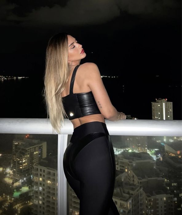 Alo yoga черен клин