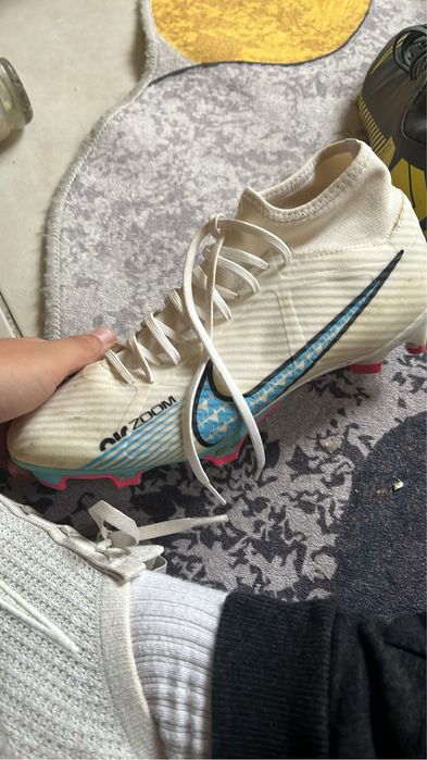 Продавам тези бутонки за цена и номер на ЛС