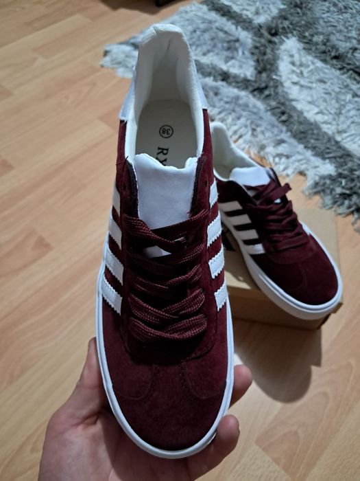 Adidași albi-visini piele întoarsă