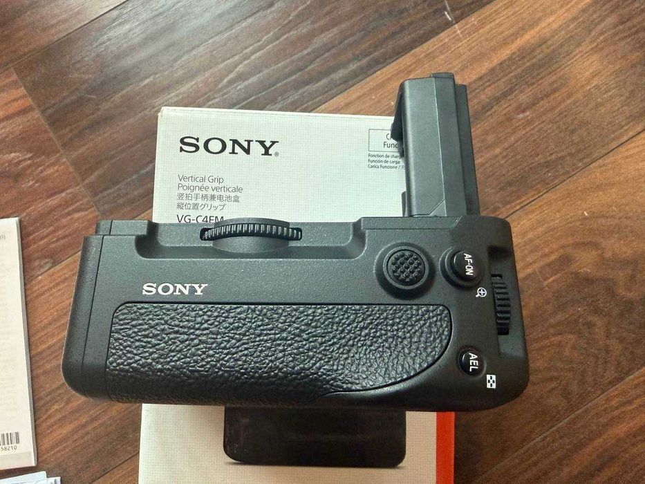 Battery GRIP - грип за батерии Sony VG-C4EM
